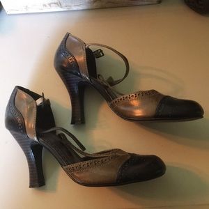 High heel shoes. Size 6.